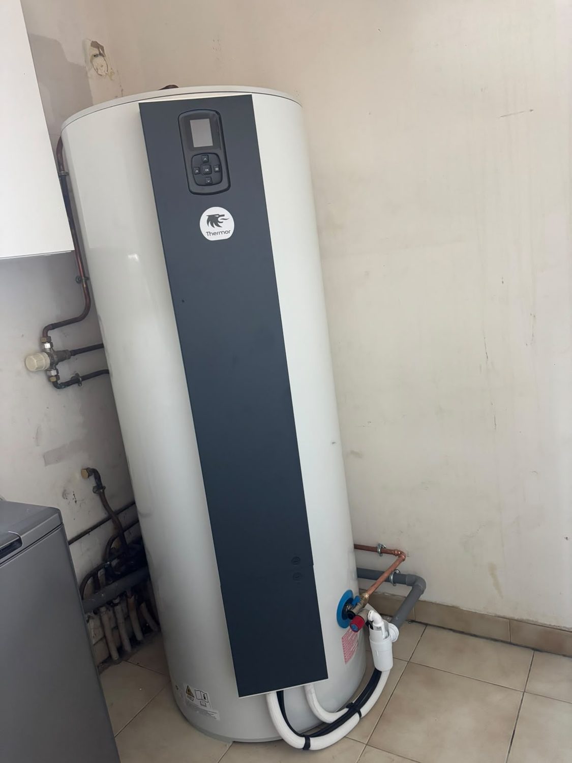 Ballon thermodynamique Thermor installé en intérieur